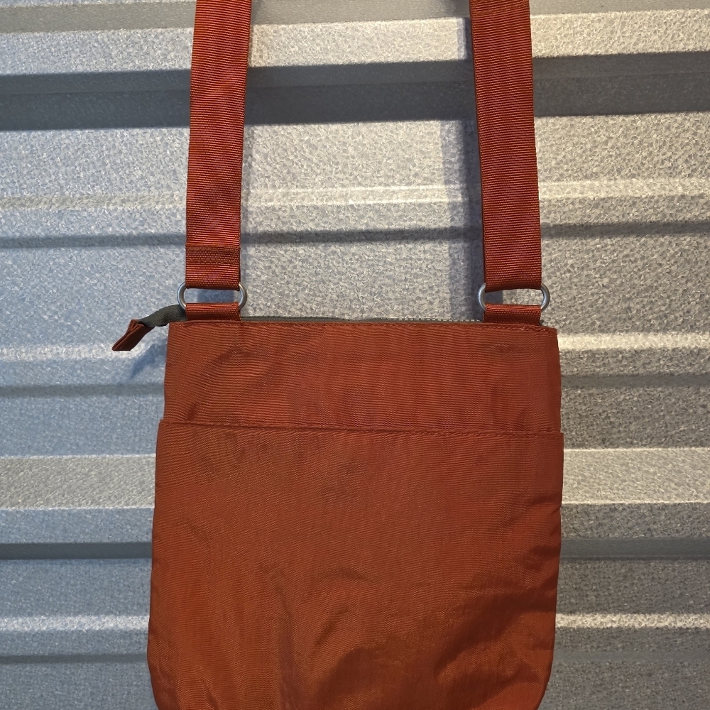 Baggallini Rust Messenger Bag - Picture 3 of 4